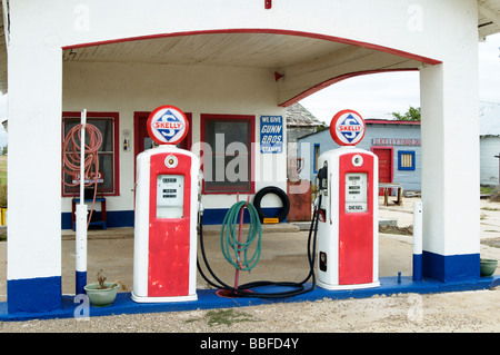 an old Skelly Gas Station in Skellytown Stock Photo