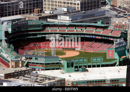 Green monster left field wall hi-res stock photography and images - Alamy