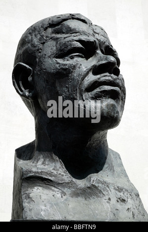Bronze statue of Nelson Mandela standing beside the Royal Festival Hall in Southbank Centre, London Stock Photo
