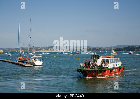 Paseo Turístico en Barco por la Bahia de Santander Cantabria España Boat Tour in the Bay of Santander Cantabria Spain Stock Photo