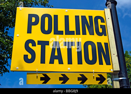 british yellow and black polling station sign with row of right pointing arrows Stock Photo