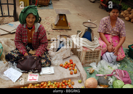 Local people in the markets of  Tachileik, MYANMAR Stock Photo