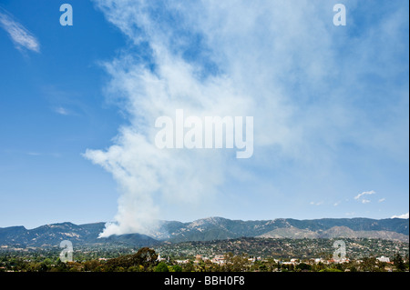 Santa Barbara, California - Aprox 30 mins after report of fire, smoke of Jesusita fire rises into sky, Tuesday May 5 2009 2:15pm Stock Photo