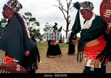 12 2003 Gingindlovu KZN South Africa religion shembe women traditional shembe dancing shembe traditions celebration umbrella Stock Photo