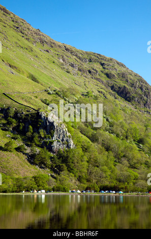 Campsite at Llyn Gwynant lake in Snowdonia National Park, North Wales on a beautiful sunny day in the park, Wales Stock Photo