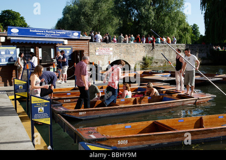 people hiring punts on the river cam in an area known as the mill pond near granta place cambridge uk Stock Photo