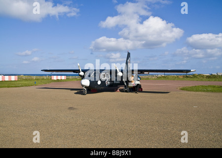 dh Airport NORTH RONALDSAY ORKNEY Passenger boarding Loganair Britten Norman Islander airplane Stock Photo