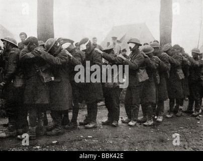 A line of 55th West Lancashire Infantry Division troops blinded by gas Stock Photo