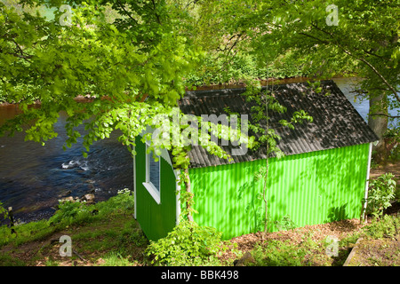 Green Fishing Hut, River Earn, Scotland Stock Photo