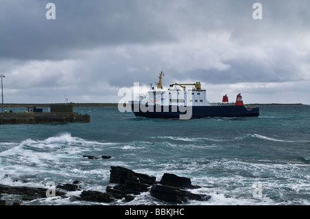 dh  NORTH RONALDSAY ORKNEY Earl Sigurd roll on roll off inter island ferry shipping ferryboat gale force winds orkneys storm weather sea boats Stock Photo