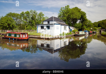 Narrow boats and moorings on the Monmouthshire and Brecon canal at Govilon near Abergavenny Stock Photo