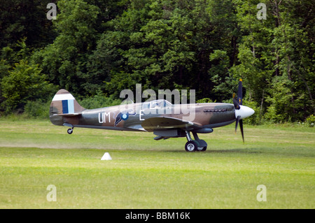 Ferte Alais Supermarine Spitfire MK XIX landing Stock Photo