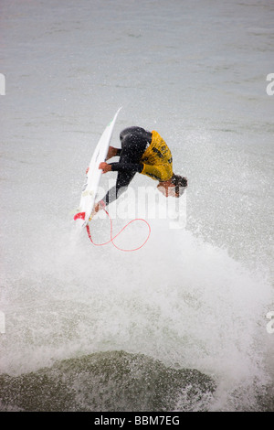 Chris Waring competing in the Katin Pro Am surf competition at Huntington Beach Pier Orange County California Stock Photo