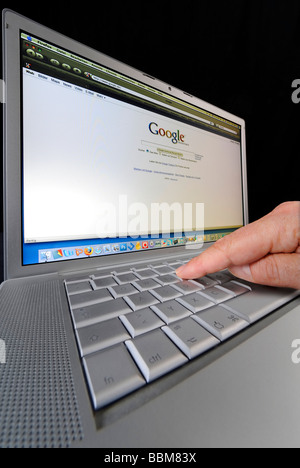 Google search engine displayed on an Apple MacBook Pro Stock Photo