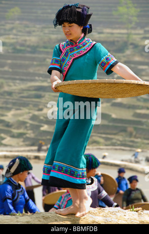 Hani Akha woman with her rice sifting basket in Yuanyang China Stock Photo