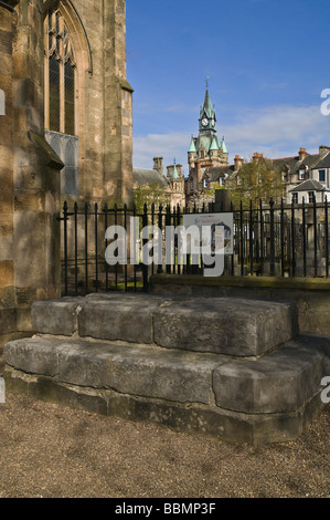 dh Dunfermline Abbey DUNFERMLINE FIFE Chapel of St Margaret and Dunfermline Town hall clock tower scotland Stock Photo