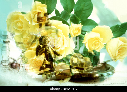 Close-up of yellow roses with a statuette Stock Photo