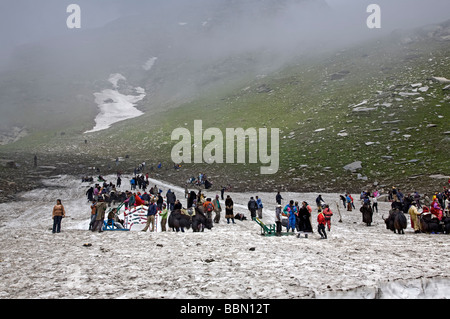 Indian tourists having fun with the snow. Rohtang La pass (3978m). Manali-Leh road. Himachal Pradesh. India Stock Photo