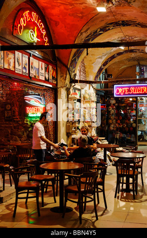 Small Turkish cafe in the Grand Bazaar, Kapali Carsi, Istanbul, Turkey Stock Photo