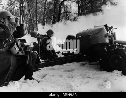 National People's Army (NVA) soldiers of the 9th tank division 'Heinz ...