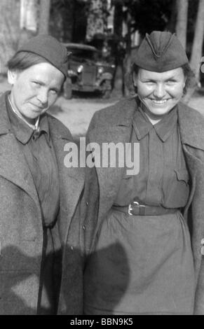 events, Second World War / WWII, Russia, prisoners of war, two female soldiers of the Red Army, captured at Dukhovshchina near Smolensk, July 1941, Stock Photo