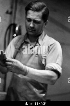 events, Second World War / WWII, medical service, Wehrmacht surgeon preparing for an operation, Eastern Front, May 1944, Stock Photo