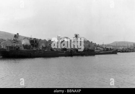 events, Second World War / WWII, Russia, cities / villages / landscapes, view of destroyed docks on the Crimean Peninsula, probably Sevastopol or Kerch, 1943 / 1944, Stock Photo