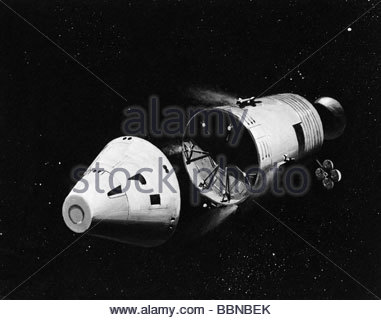 LUNAR MODULE & EARTH APOLLO 11 ORBITING MOON (1969 Stock Photo, Royalty ...