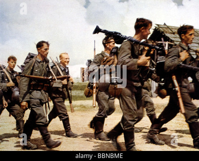 events, Second World War / WWII, Russia 1942 / 1943, German infantry on the march, circa 1942, field pack, packs, machine gun, machinegun, MG 34, Wehrmacht, Soviet Union, USSR, Eastern Front, soldier, soldiers, marching, 20th century, historic, historical, carbines, rifles, equipment, uniform, uniforms, Third Reich, military, people, 1940s, Stock Photo
