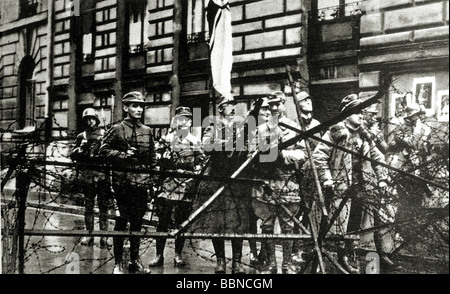 Hitler, Adolf, 20.4.1889 - 30.4.1945, German politician (NSDAP) Chancellor since 30.1.1933, coup 9.11.1923, Free Corps in the streets of Munich, with flag, Heinrich Himmler, Stock Photo