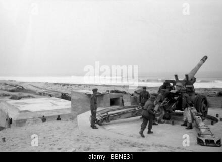 events, Second World War / WWII, France, Atlantic Wall, German gun emplacement at the French west coast near Biarritz, 28.4.1943, Stock Photo