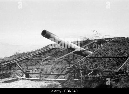 events, Second World War / WWII, France, Atlantic Wall, camouflaged German gun emplacement at the French west coast near Biarritz, 28.4.1943, Stock Photo