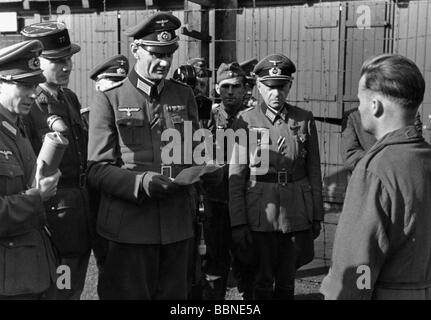 events, Second World War / WWII, France, release of French prisoners of war, in return for the passive behaviour of the citizens of Dieppe during the Allied raid on 19.8.1942, Berlin, Germany, September 1942, Stock Photo