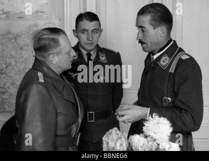 Galland, Adolf, 19.3.1912 - 9.2.1996, German officer, commander of Germany's fighter force (General der Jagdflieger), half length (right), as major, with lieutenant Stolberg, autumn 1940, Stock Photo