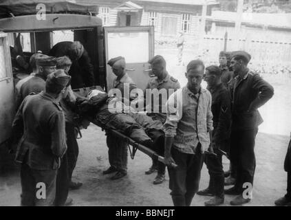events, Second World War / WWII, medical service, German airman, wounded in an aerial combat, is being brought to a hospital, Eastern Front, summer 1941, Stock Photo