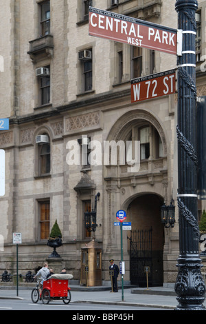 The main entrance to the Dakota Building (West 72nd St elevation), New York, where John Lennon was murdered in 1980. Stock Photo