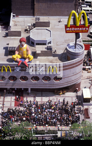 China Beijing 23 April 1992 Opening first McDonald's restaurant Stock ...