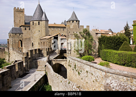 PARAPET AND THE COUNTS' CASTLE BUILT IN 1130 FOR THE VISCOUNTS OF CARCASSONNE, MEDIEVAL CITY OF CARCASSONNE, AUDE (11), FRANCE Stock Photo