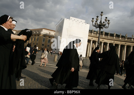 nuns  in saint peter's square in rome Stock Photo