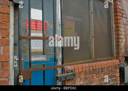 Disused and abandoned fruit market office, near Humber Street, Kingston Upon Hull, UK Stock Photo