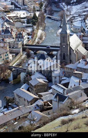 SAINTE CHRISTINE CHURCH AND THE TWO BRIDGES OVER THE ANDER RIVER, LOWER TOWN OF SAINT-FLOUR, CANTAL (15), AUVERGNE, FRANCE Stock Photo