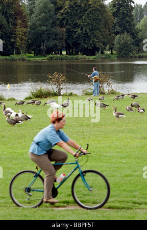 FISHING AND CYCLING, THE LAKE OF VAL D'AURON, BOURGES, CHER (18), FRANCE Stock Photo