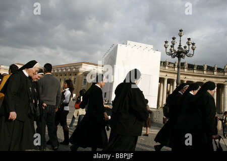 nuns  in saint peter's square in rome Stock Photo