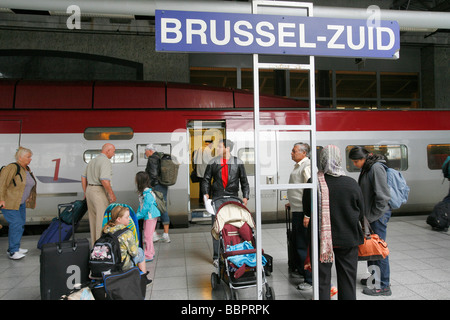 THALYS PLATFORM, BRUXELLES MIDI TRAIN STATION, BRUSSEL ZUID, BRUSSELS, BELGIUM Stock Photo