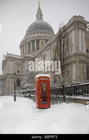 red telephone box outside saint paul in the snow pauls Stock Photo
