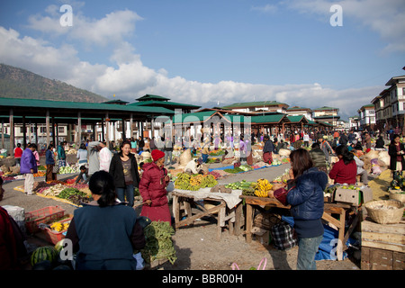 Market traders and shoppers at Paro vegetables and fruit market, Bhutan, Asia Stock Photo