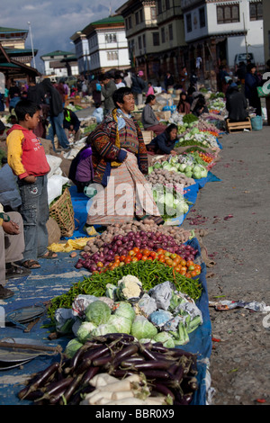 Market traders and shoppers at Paro vegetables and fruit market, Bhutan, Asia Stock Photo