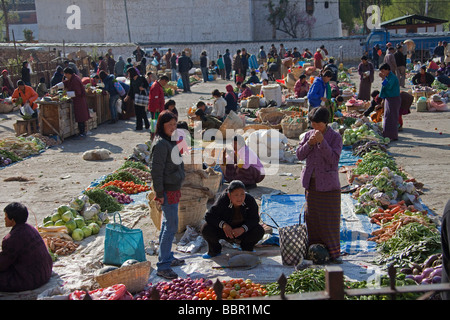 Market traders and shoppers at Paro vegetables and fruit market, Bhutan, Asia Stock Photo