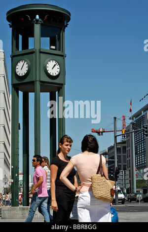 REPLICA OF A TRAFFIC LIGHT FROM 1925, ONE OF THE VERY FIRST IN EUROPE, POTSDAMER PLATZ, BERLIN, GERMANY Stock Photo
