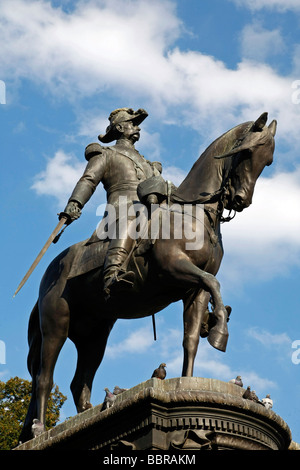 STATUE OF GENERAL LOUIS FAIDHERBE (1818 - 1889), PLACE RICHELE, LILLE, NORD (59), FRANCE Stock Photo